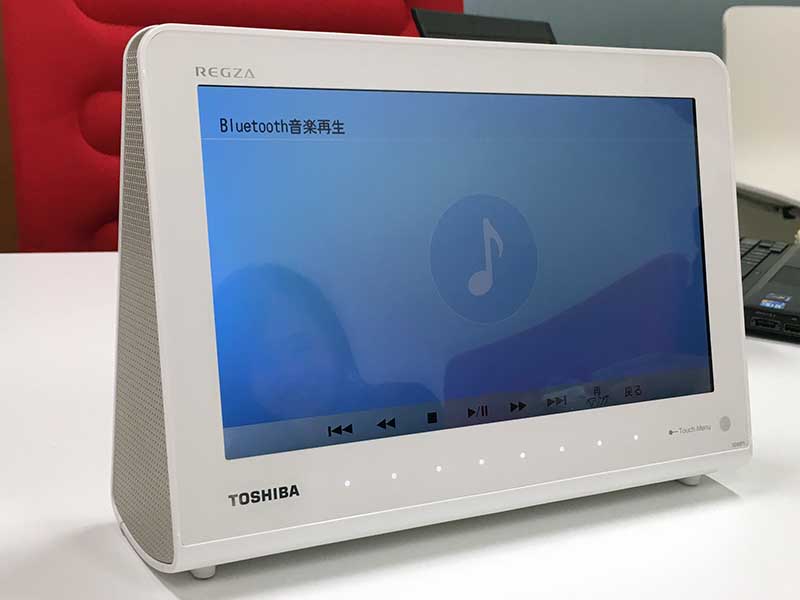 東芝、40mmスピーカー+防水の10型ポータブルテレビ - AV Watch