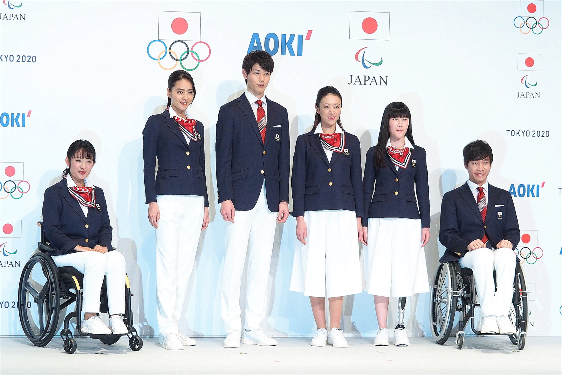 手掛けるのはスーツのAOKI。東京オリパラ、日本代表選手団の公式服装が