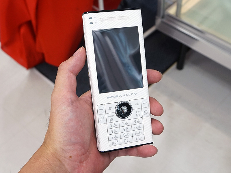 iPhoneが生まれる前の国産スマホ「W-ZERO3 [es]」が税込1,980円 （取材