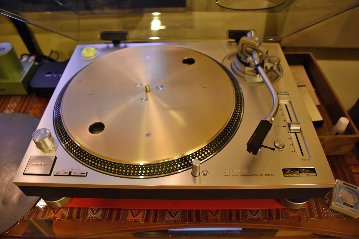 ターンテーブルシートに凝るのだ – from Inside and Outside