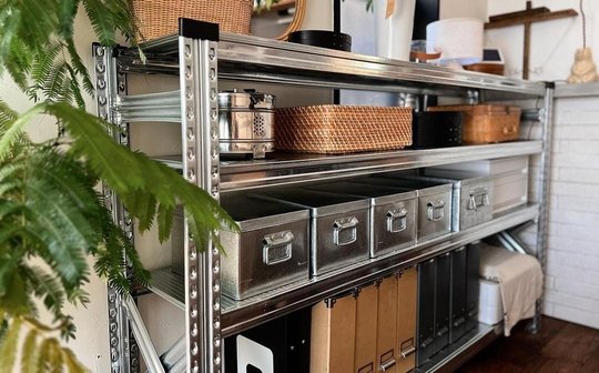 トレンドのインダストリアル風インテリアをメタルラックでDIY