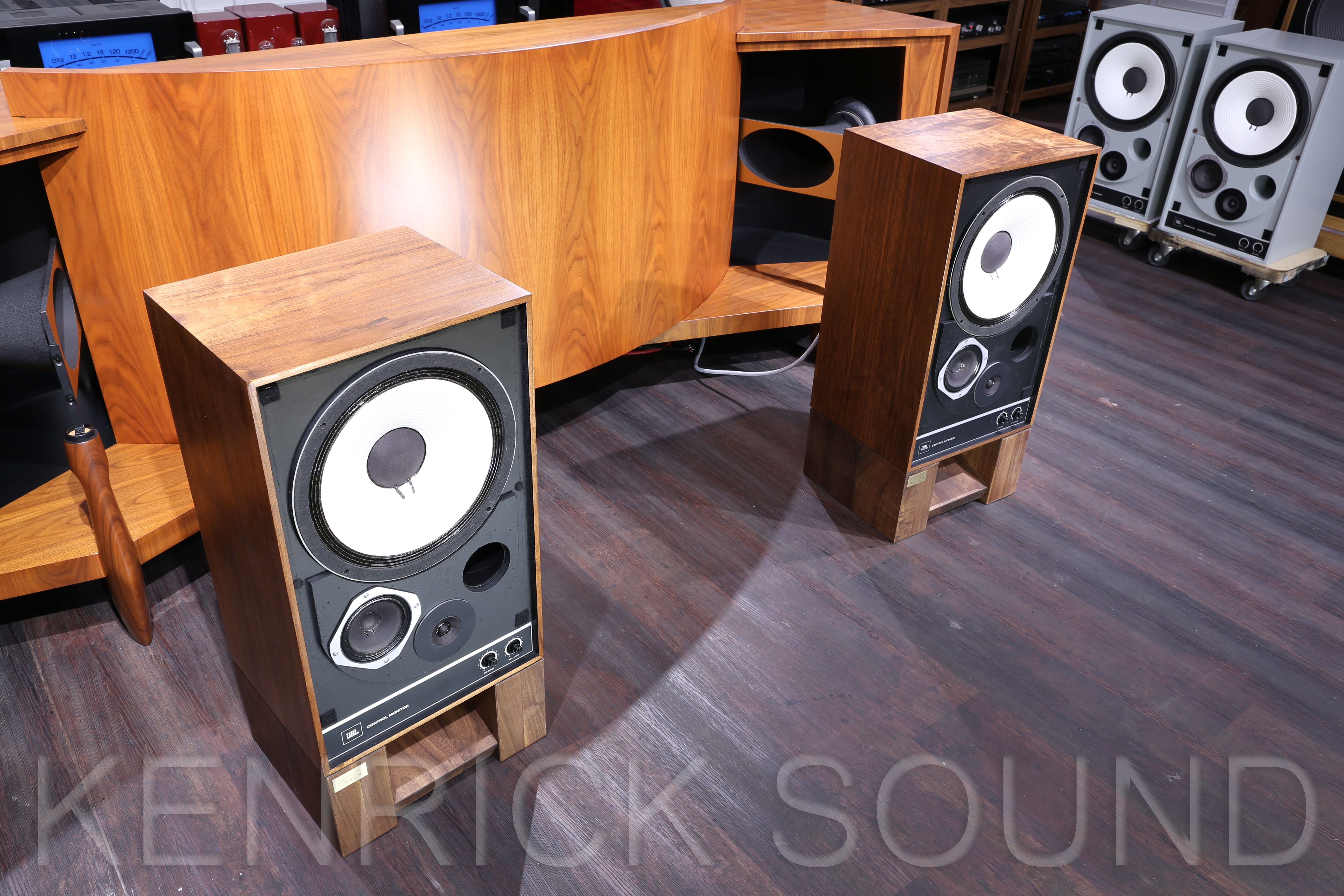 JBL 4310WX シリーズ唯一のオールアルニコ ウォールナットモデル