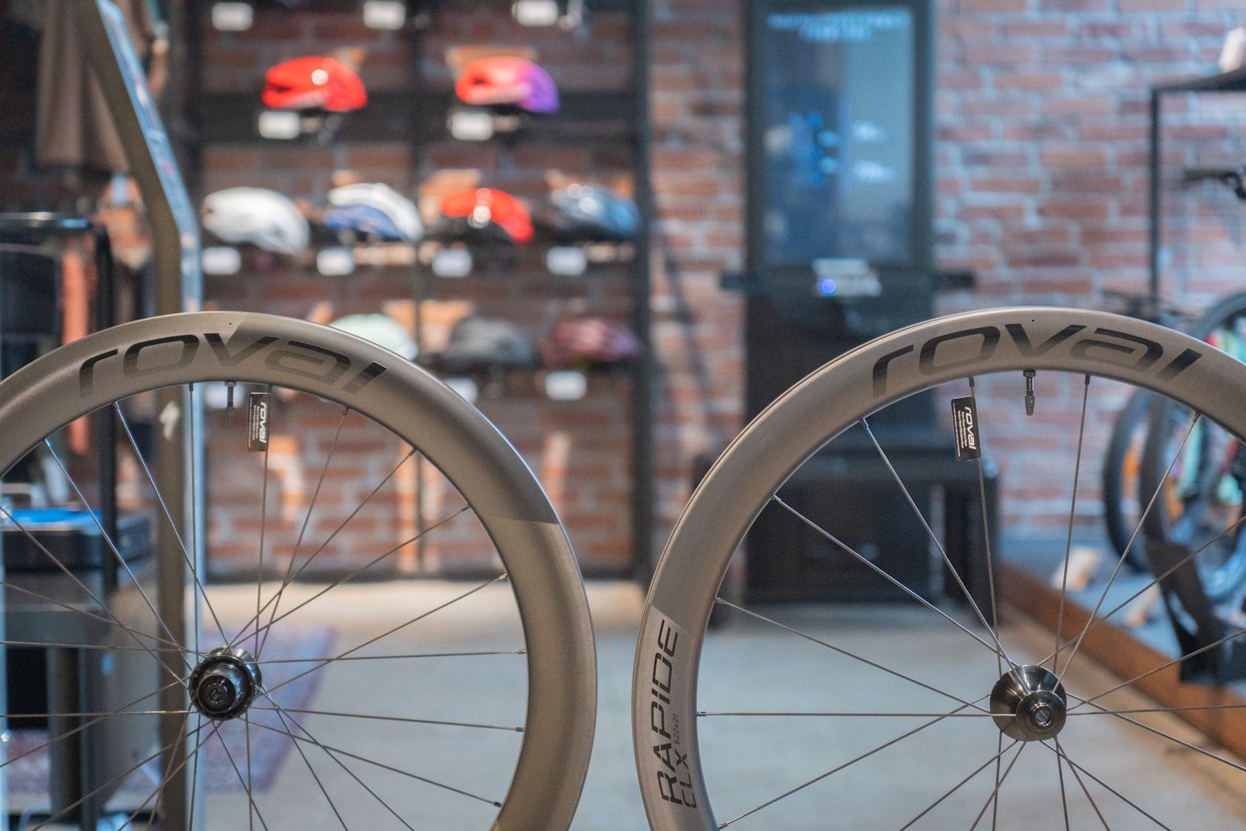 エアロの頂点、Roval Rapide Clx llがチューブレスに対応し登場しま