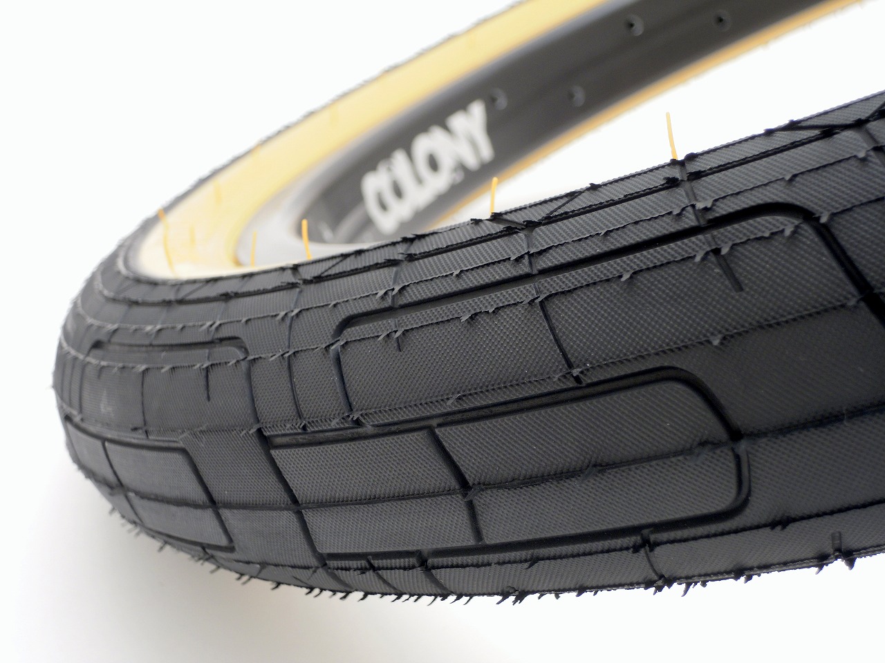 BMX タイヤ】 COLONY Griplock Tyre 新色ブラック/ガム入荷！ |BMX通販