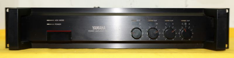 ヤマハ YAMAHA P2040 プロ用4chパワーアンプ