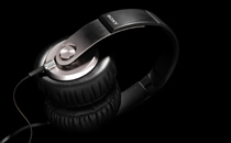 大人のこだわりモノ選び ヘッドホンの新定番 Sony MDR-XB700