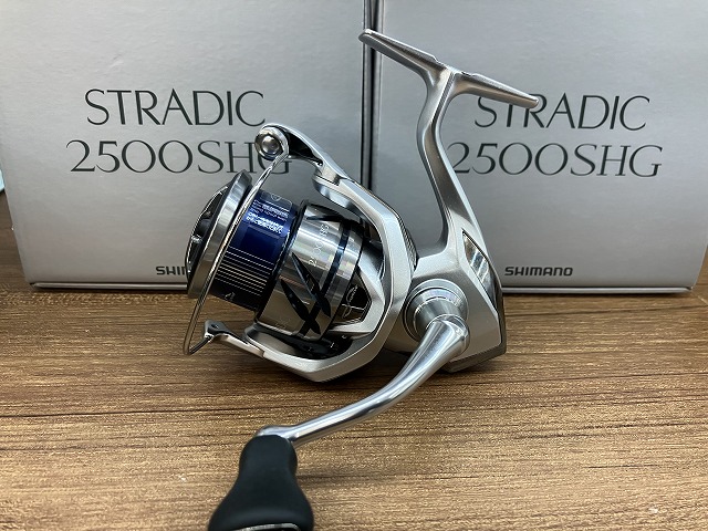 23ストラディック 2500shg SHIMANO ゴメクサスハンドル付き シマノ