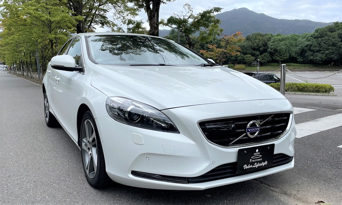 ご成約ありがとうございました】 VOLVO V40 D4 SE ｸﾘｽﾀﾙﾎﾜｲﾄﾊﾟｰﾙ