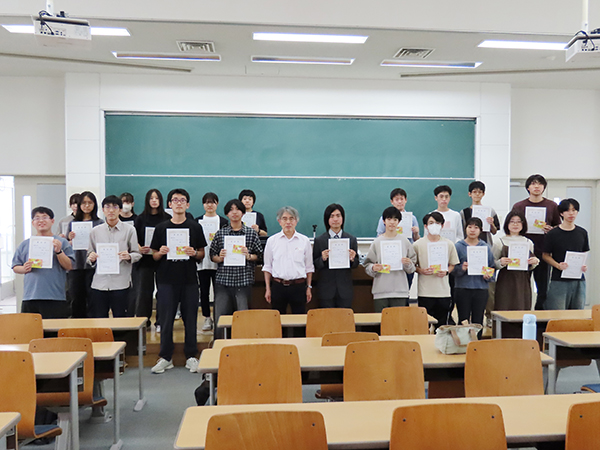 令和7年度前期 理学部TOEIC IPテスト 優秀者を表彰しました