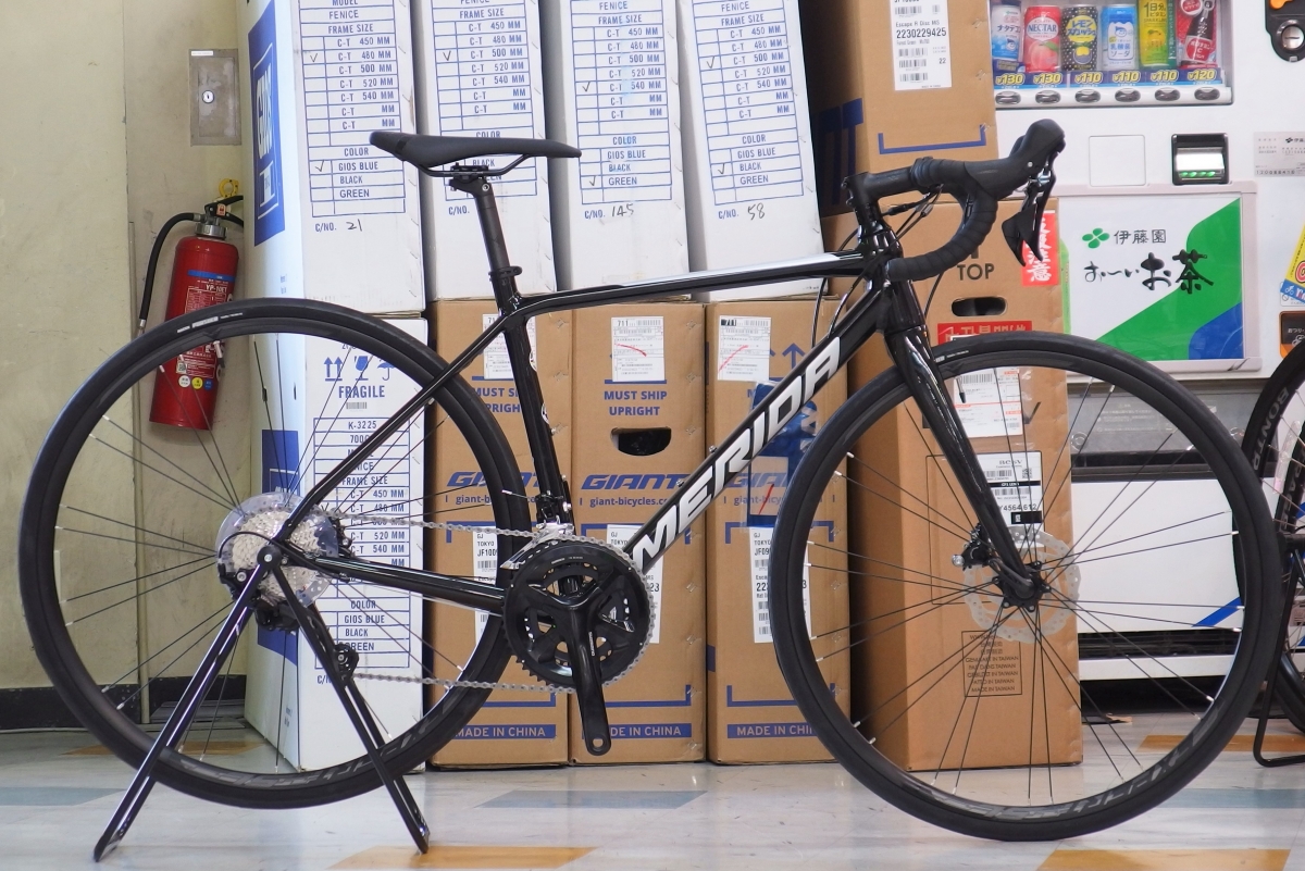 軽量フレームにコンポに105とDISCブレーキを搭載した『MERIDA SCULTURA