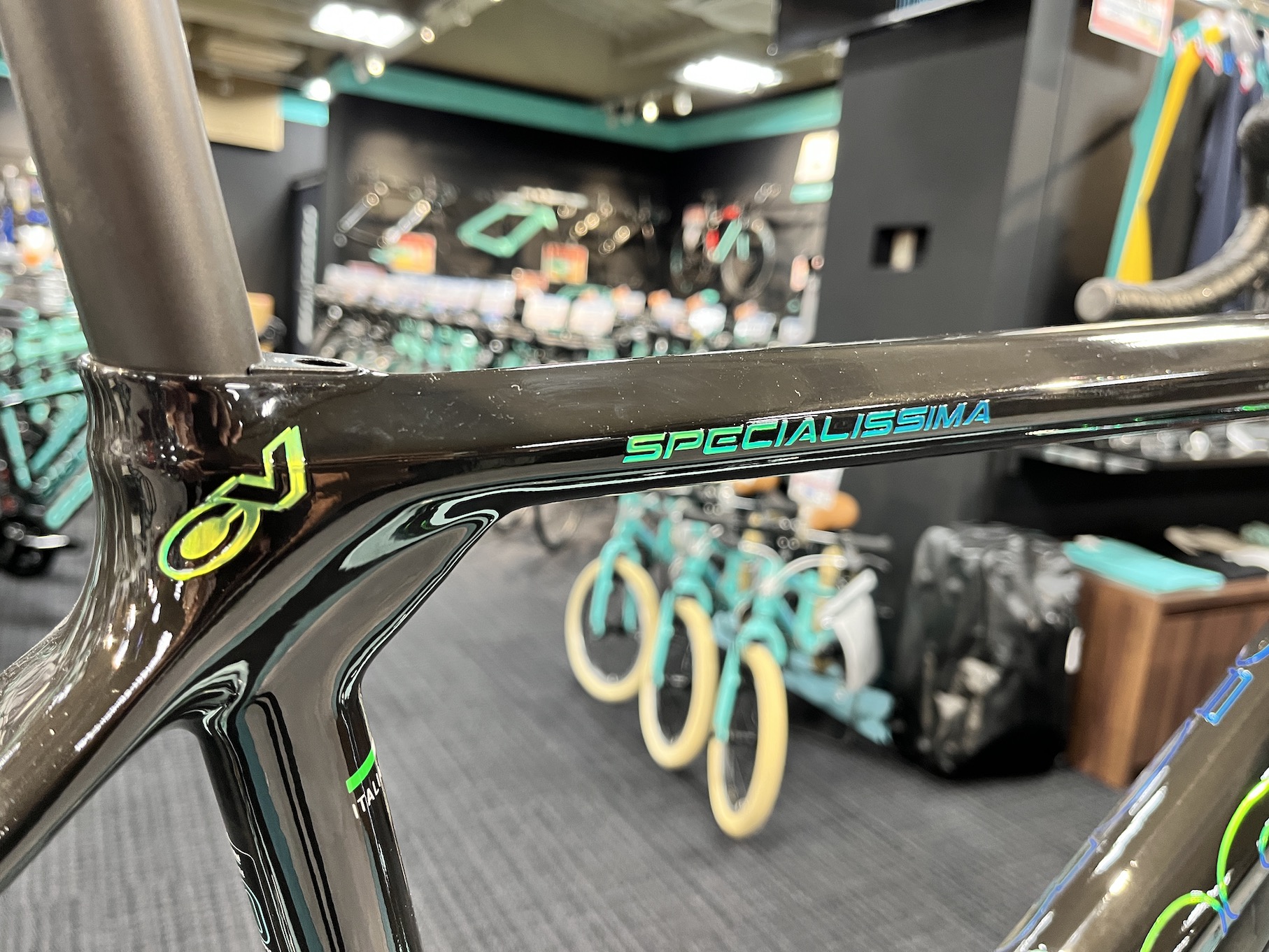 BIANCHI】ビアンキ史上最も軽く、最も美しい最上級バイクが神戸店に