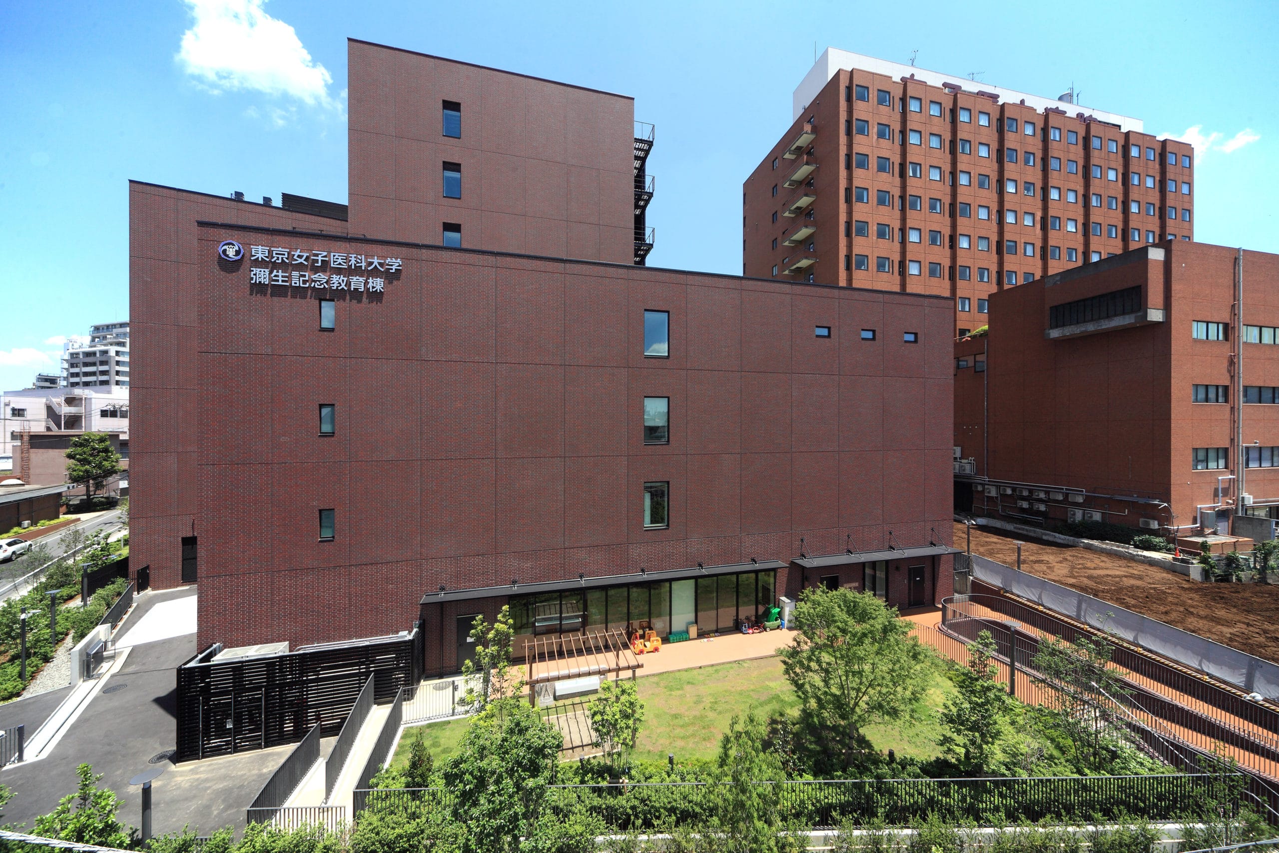 東京女子医科大学河田町キャンパス彌生記念教育棟 | 高橋カーテン