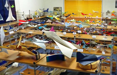 紙ヒコーキ博物館、福山市にはギネス記録を持つ紙飛行機の聖地が