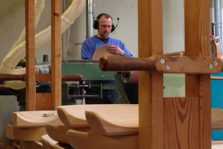 200脚限定！ アクタス限定の「シューメーカースツール」ウォールナット