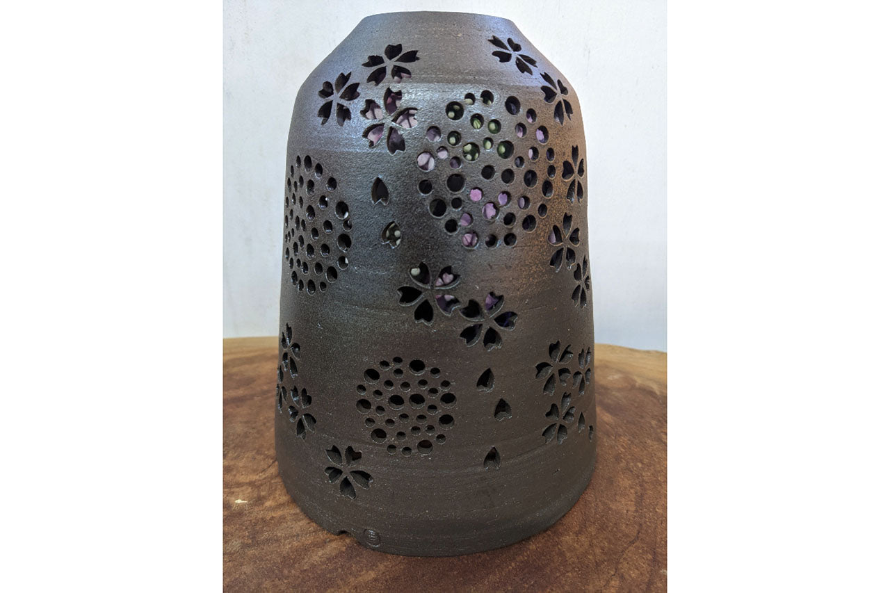 雑貨 「灯りとり 桜」 根本典子 笠間焼 陶磁器 – Takumi Japan