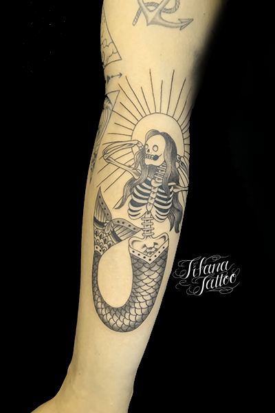 人魚|スカルのタトゥー – Tifana Tattoo – 東京・渋谷のタトゥースタジオ