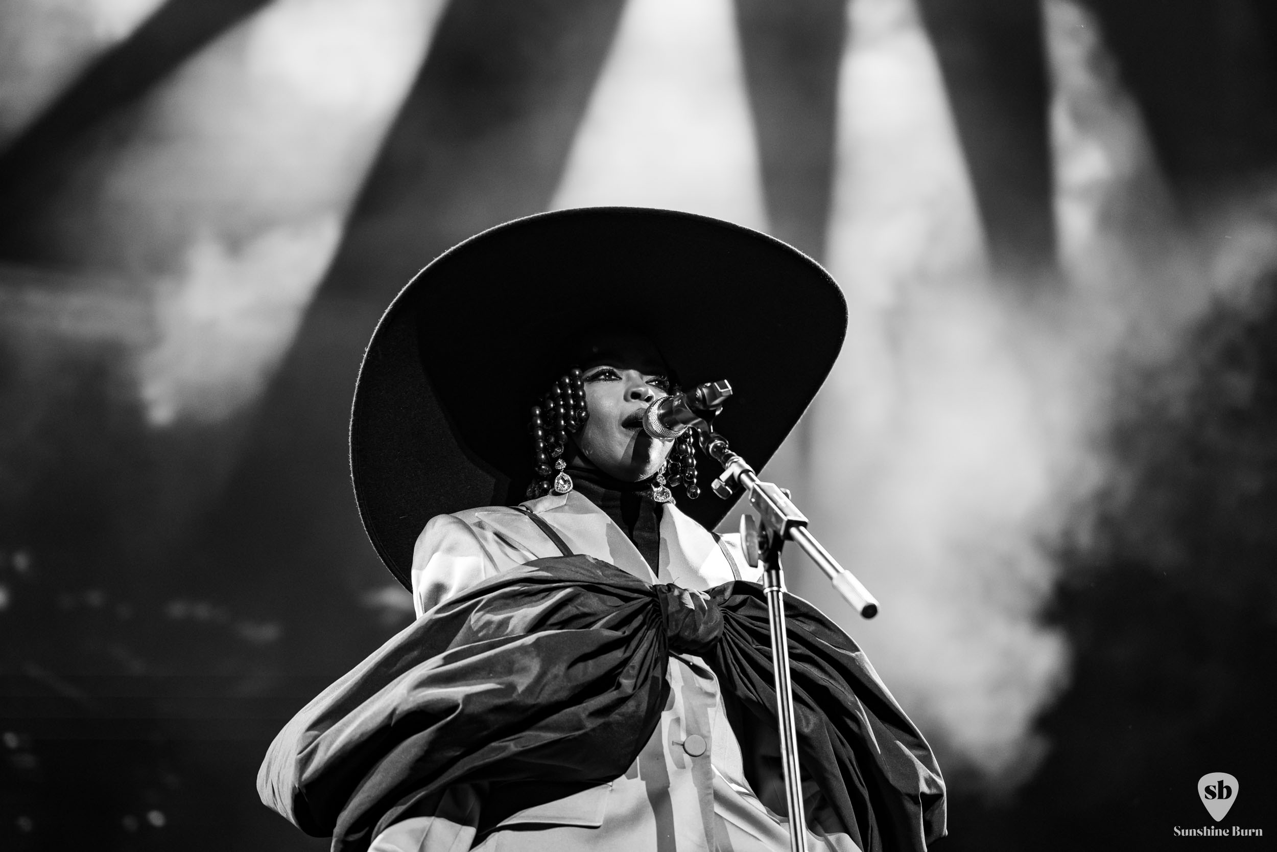 Lauryn Hill at Moda Center. Portland, OR (PHOTOS) – theFIVE10.com