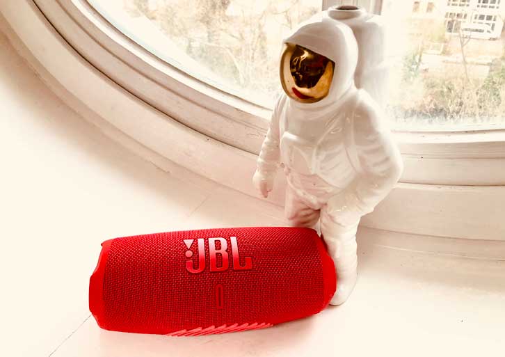 JBL Charge 5 vs Flip 6: The Charge has the Edge