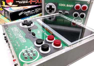 チープな見た目が最高！中華系ポータブルファミコン互換機「酷孩工程机