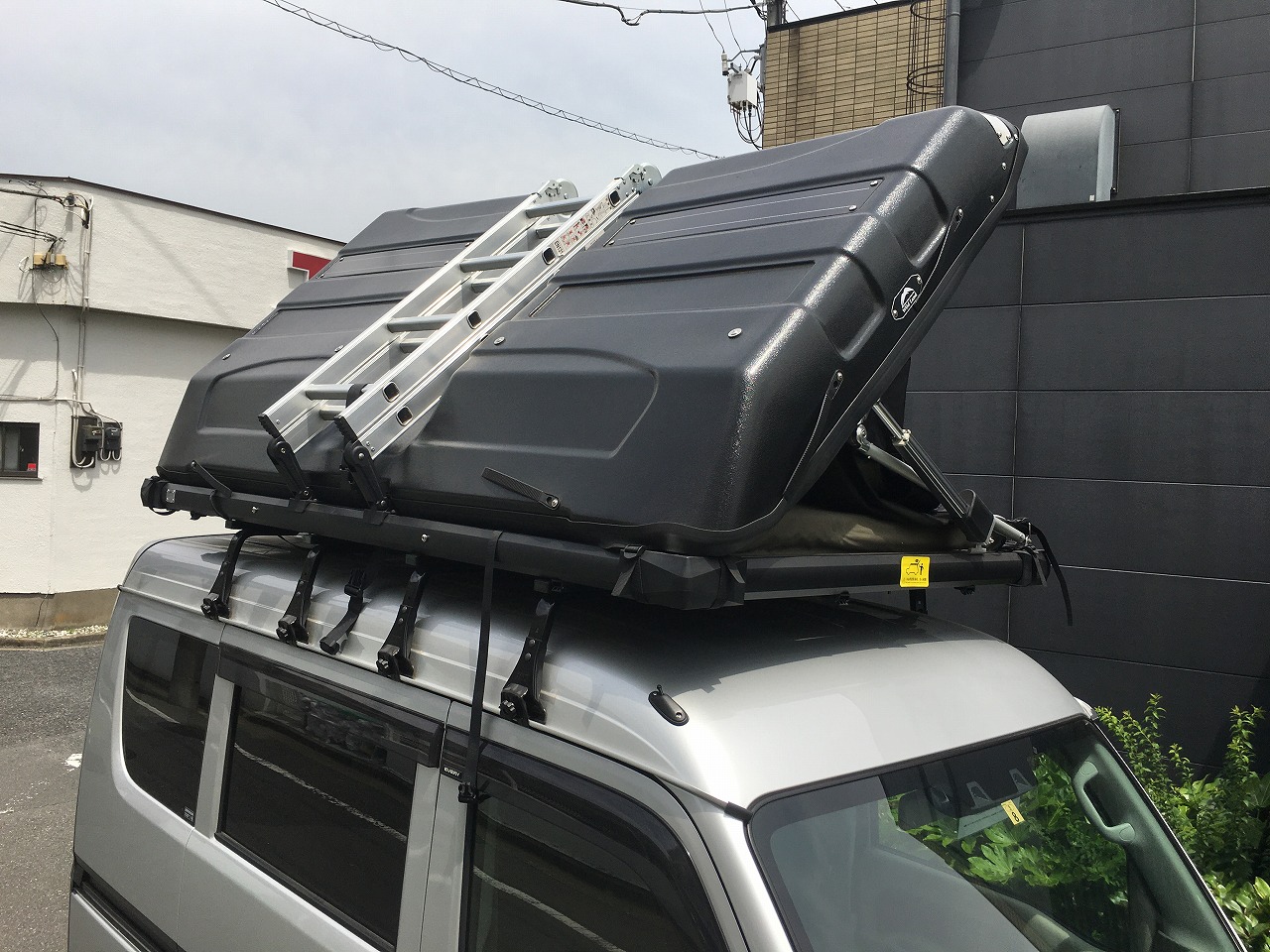 WILD LAND フルオート電動ルーフテント パスファインダーⅡ - 東和