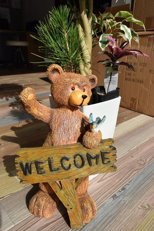楽天市場】WELCOMEくまさん置物 くま 森のくま くまの置物玄関に飾ると