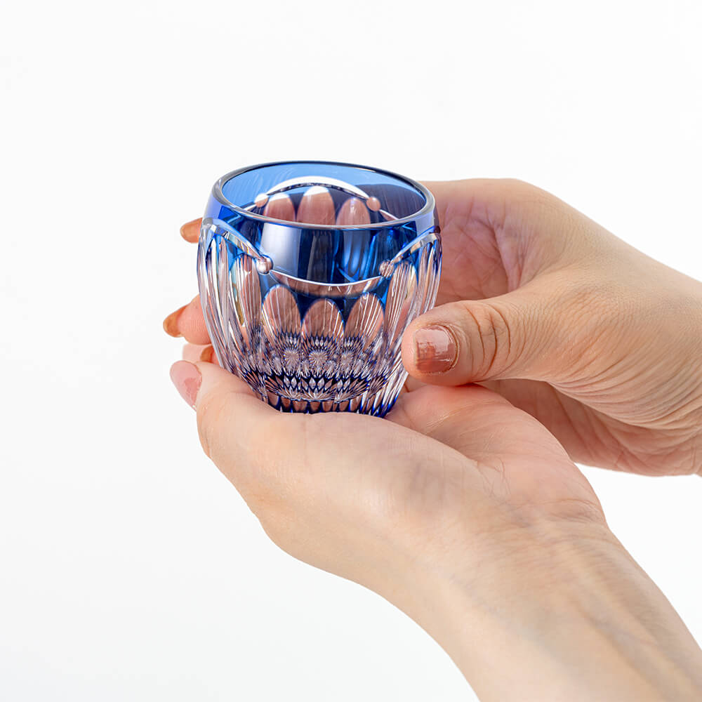 楽天市場】江戸切子 ペアセットぐい呑み蕾 金赤・青 桐箱入り ギフト