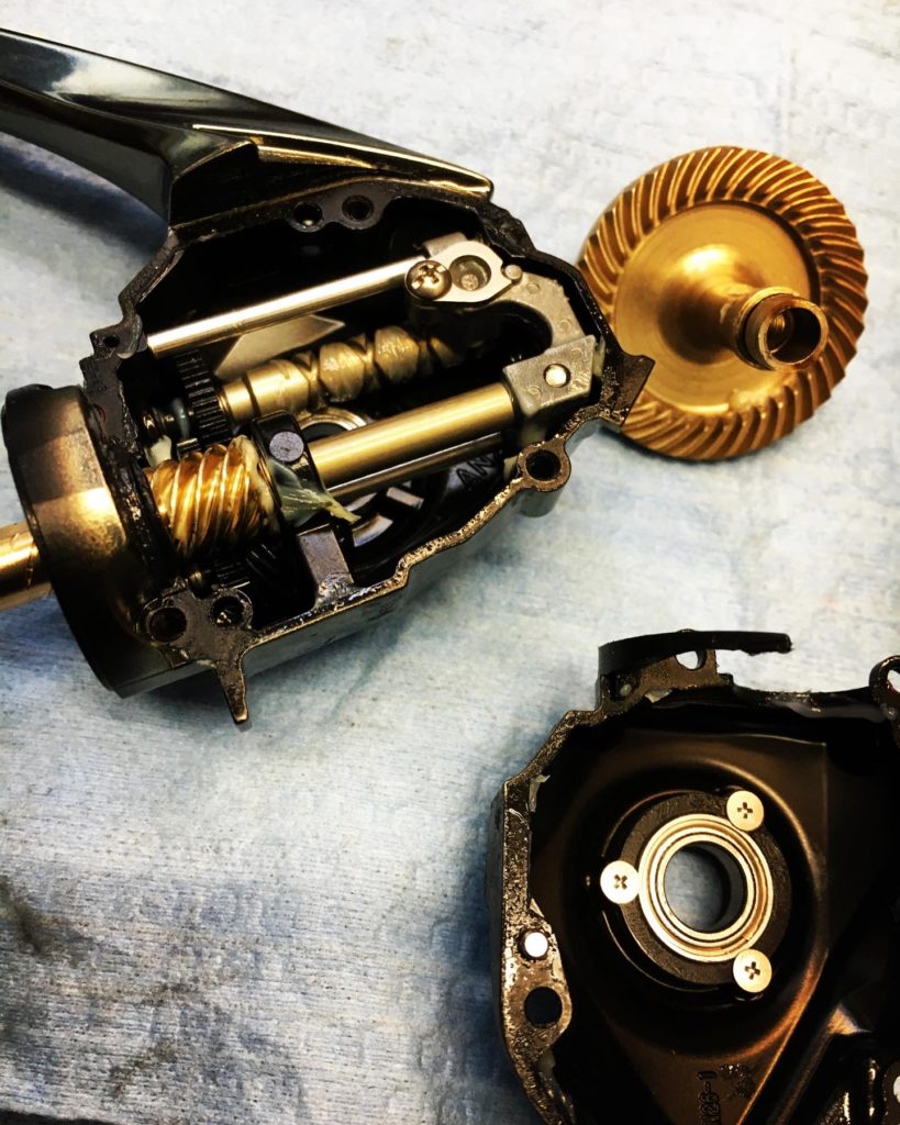 22ステラ C5000XG オーバーホール コツコツ症状 - 関西・兵庫でリール