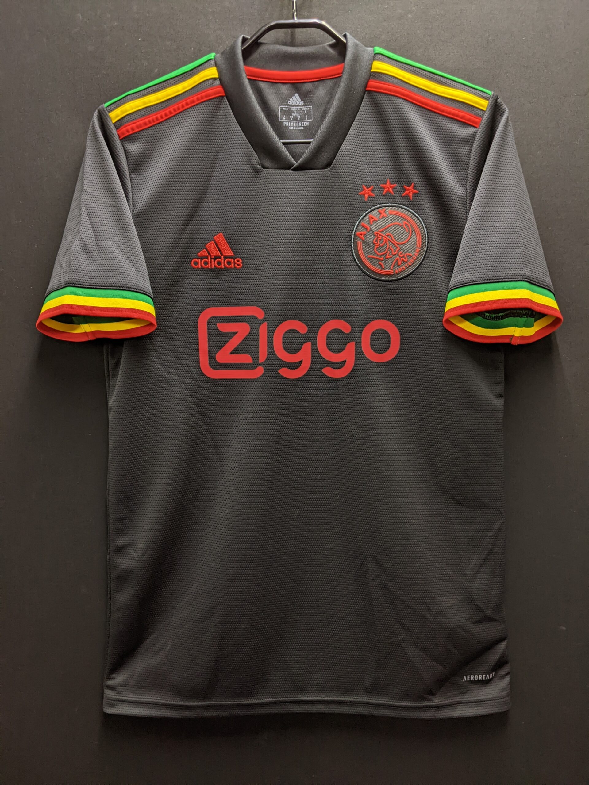 ボブ・マーリーに敬意を表した2021/22 アヤックス サードモデル