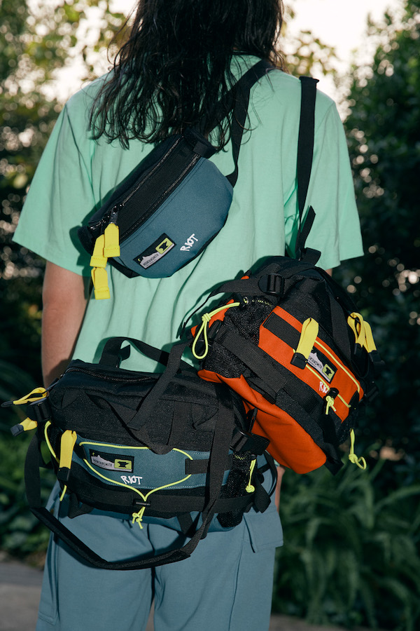 マウンテンスミスの名作バッグが'90sカラーで蘇る！新鋭ライオット