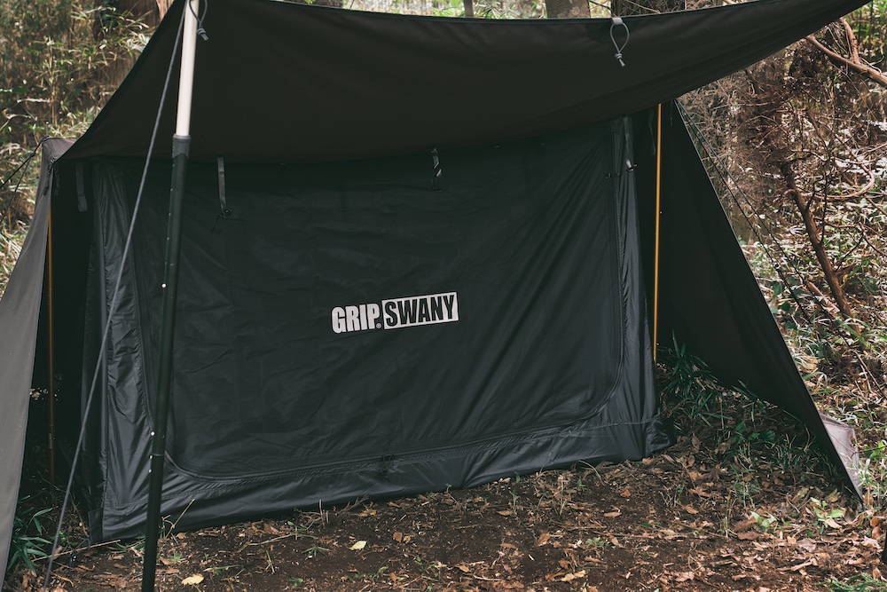 グリップスワニーの新作キャンプギアで楽しむ、オトコの焚き火スタイル