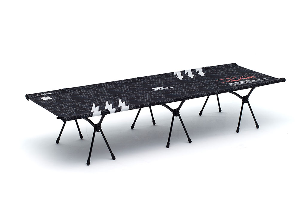 ネイバーフッド×ヘリノックスの人気コラボに、アーティストFuturaを