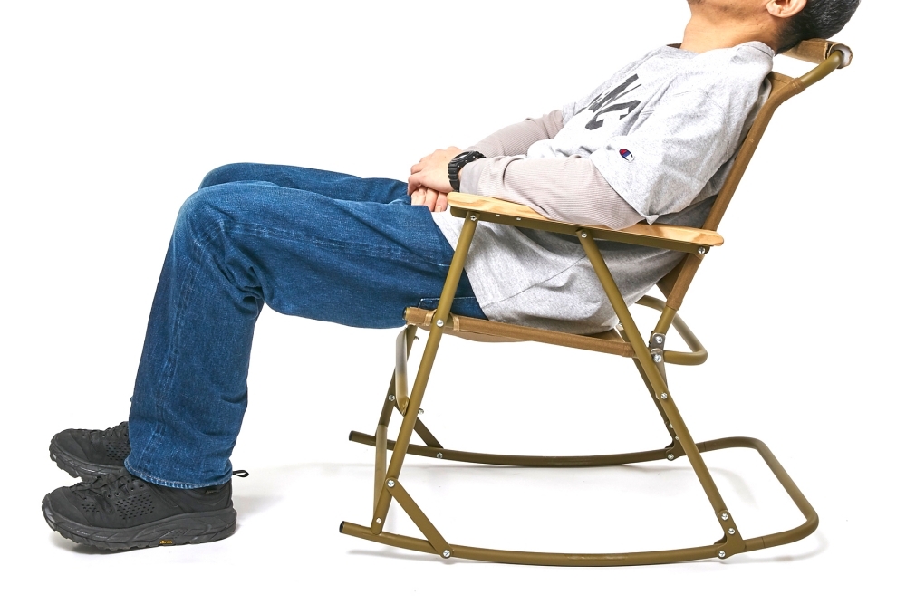 バリスティクス・ローバーチェアの最新作。折り畳み式のロッキング