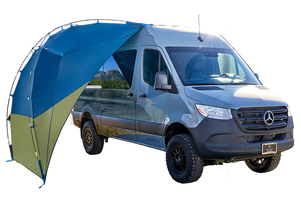 ケルティから2つのカーサイドタープ。 SUVへの取り付け自在の