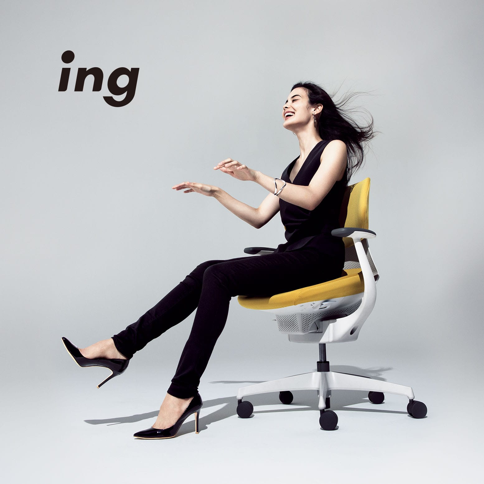ing イング／メッシュタイプ／バーチカルタイプ／可動肘／ブラック樹脂