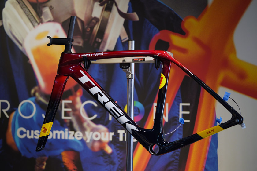 TREKが レース仕様の DOMANE RSLのフレームセットが限定で発売