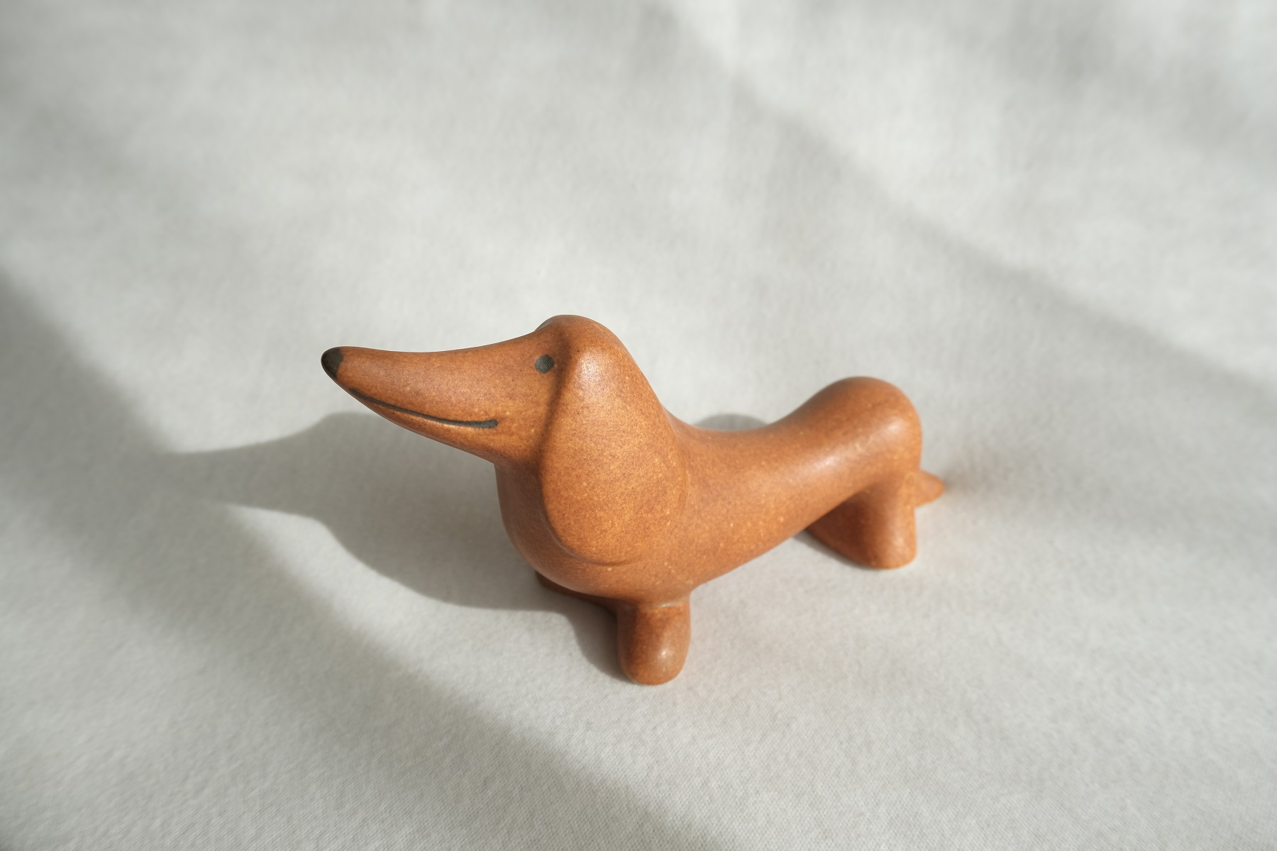 ダックスフンドの置物 | ココロバエ 〜Cocorobae〜 アンティーク雑貨