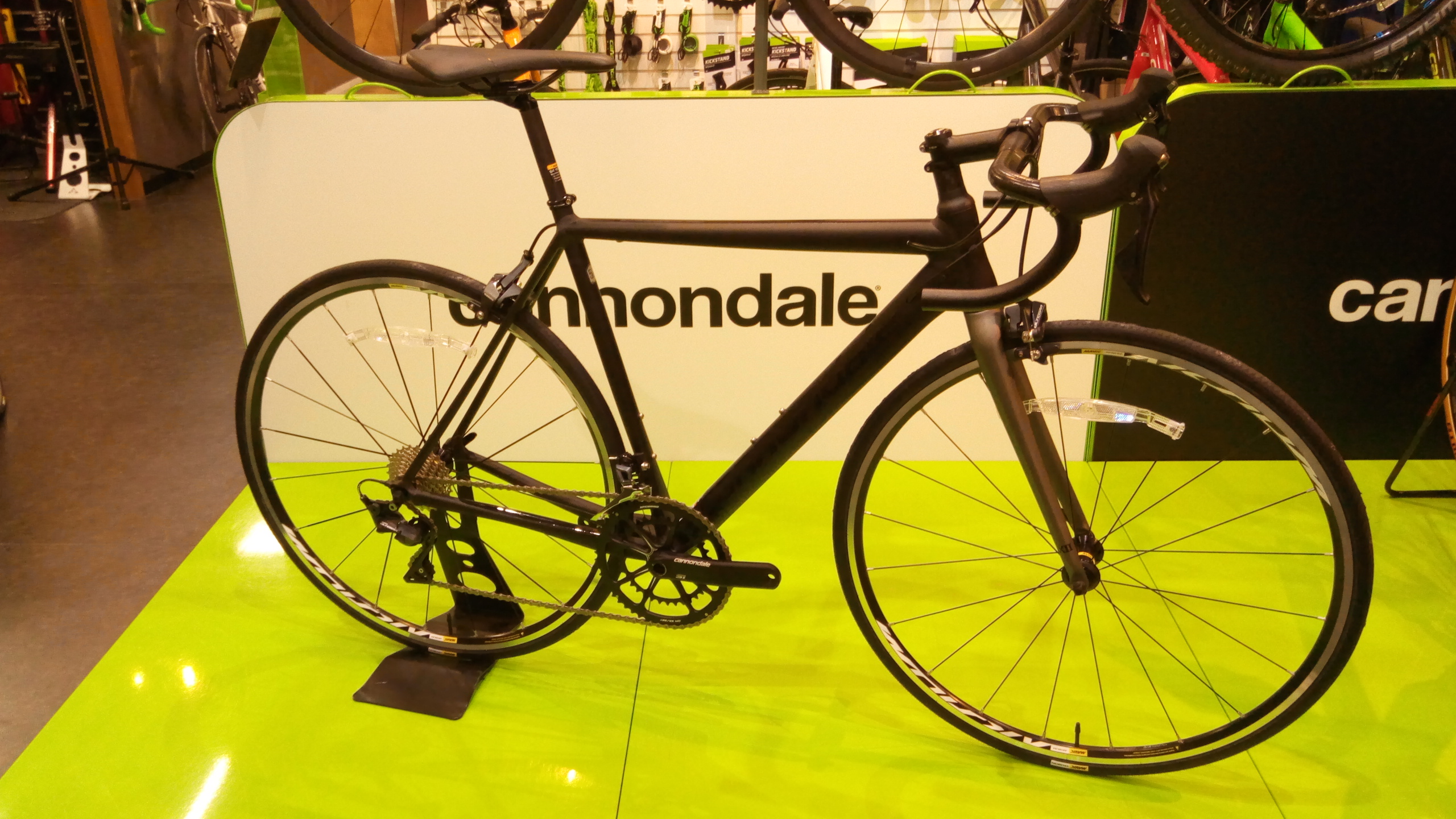 最高のアルミロードバイク、CAAD12 2018年モデルがお求めやすくなっ