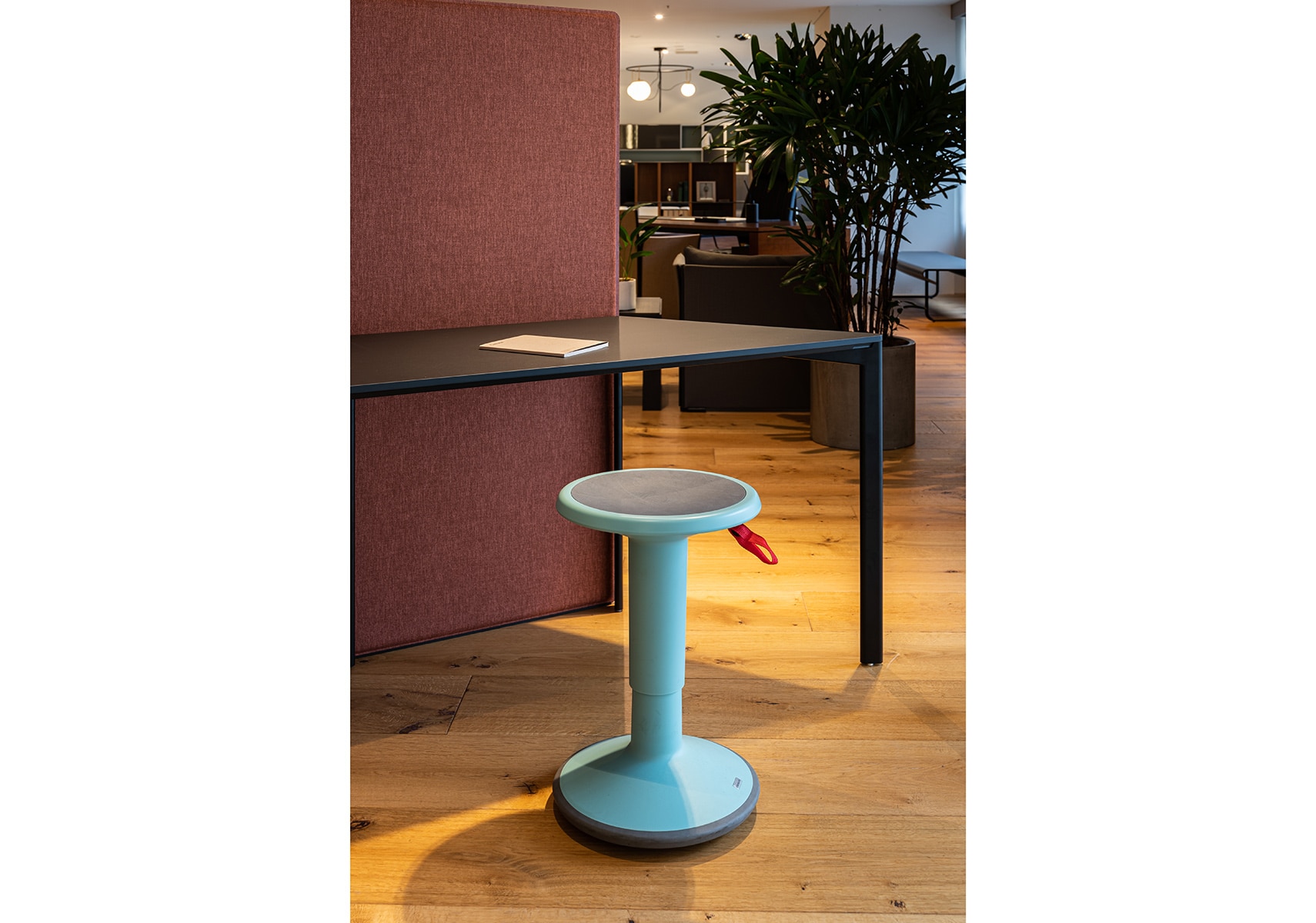 interstuhl（インタースツール）UP IS1アップ スツール アイス