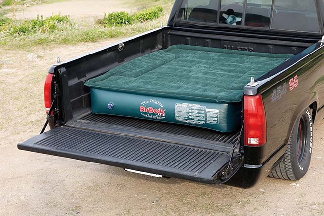 ピックアップトラックの荷台に設置するカモフラージュ・トラックテント