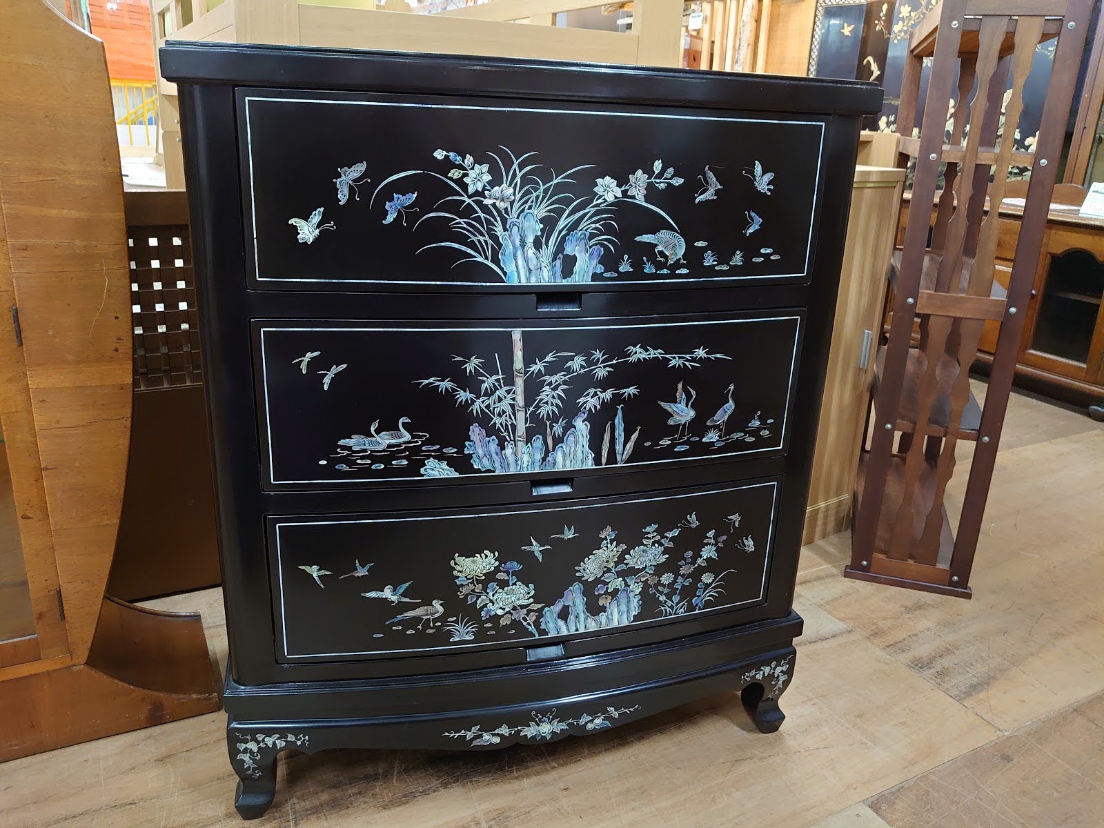 螺鈿細工 黒漆塗り3段箪笥買取致しました。 柏市のリサイクルショップ
