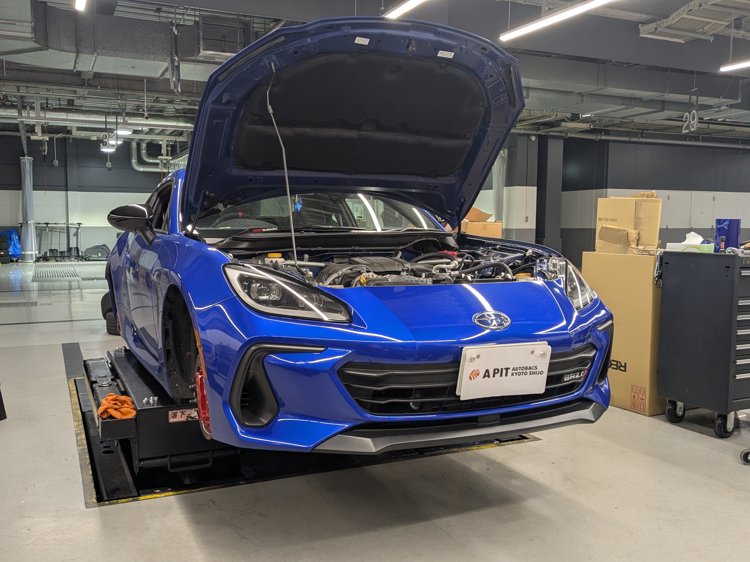 ZD8 | A PIT AUTOBACS