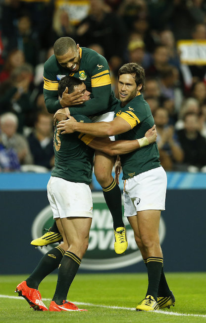 クリエルのトライに喜ぶ南アフリカの選手たち＝ロイター（66/204