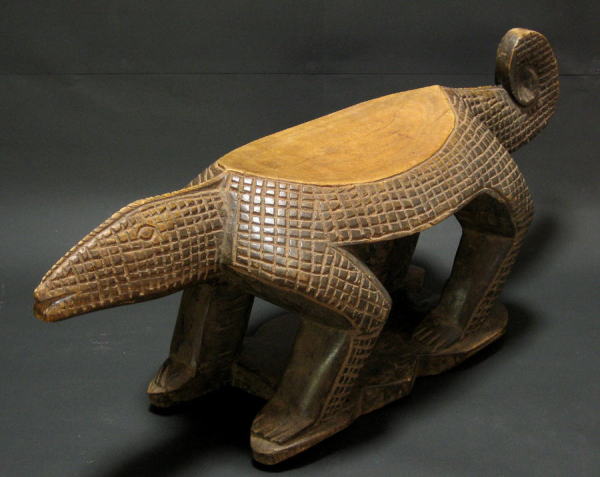 センザンコウ型いす<アフリカの民具(木彫)：アフリカ雑貨アザライ