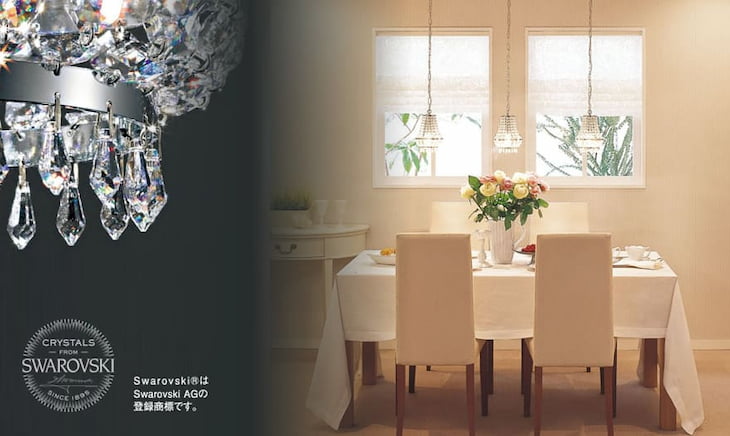 スワロフスキー シャンデリアは虹色の美しいきらめきと輝きを放つ照明