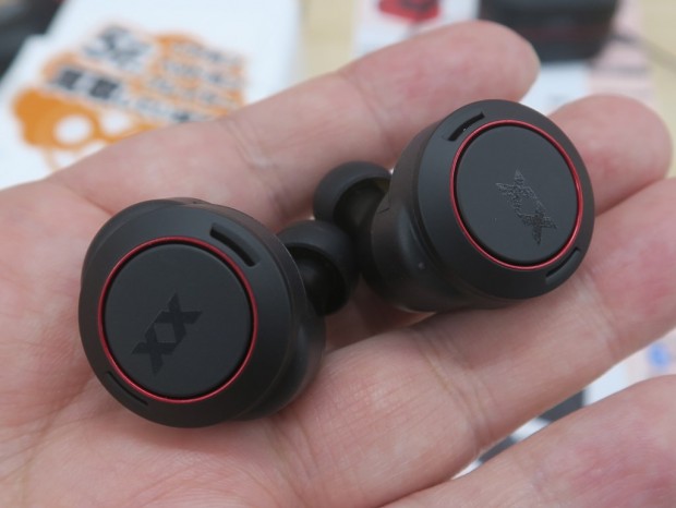 重低音とタフボディ、アクティブノイキャン搭載イヤホン「HA-XC91T」が