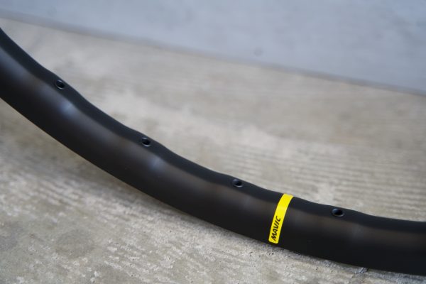 最近スタッフ間で注目されている手組みホイール用リム、650Bリム”MAVIC