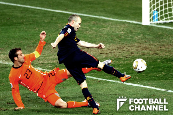 スペイン代表初優勝から10年。永遠の歴史に残るイニエスタの決勝弾【W