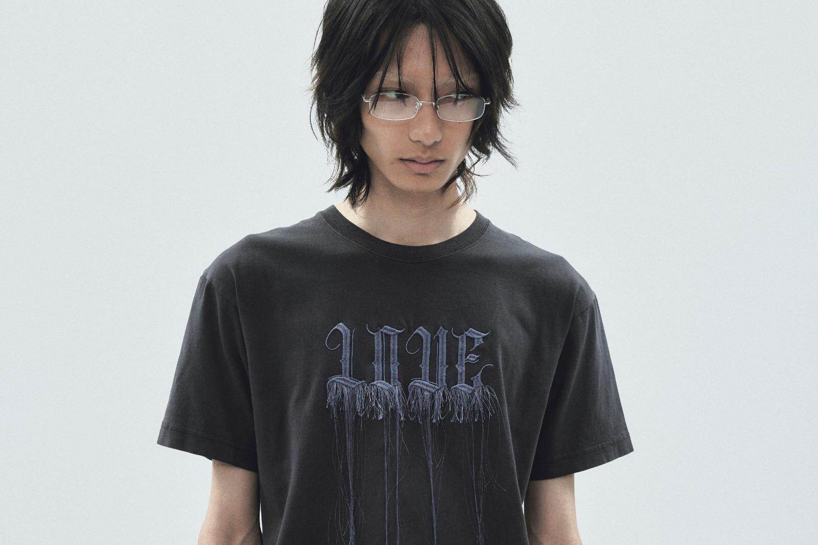 タナカダイスケ限定“LOVE”刺繍Tシャツ＆初の3WAYスマホストラップ