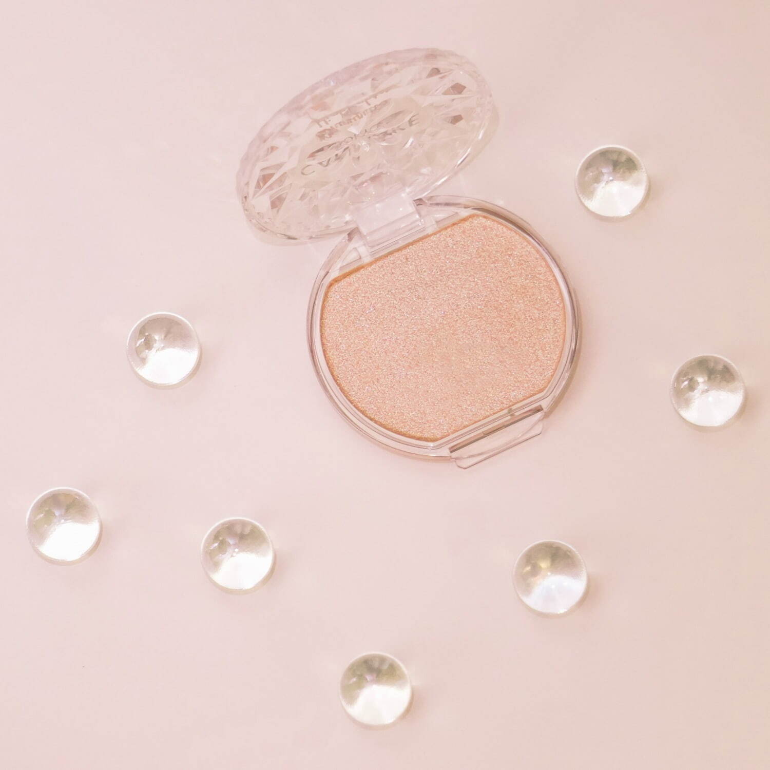 キャンメイク23年秋コスメ、人気“むにゅっとハイライター”に新色ツヤ