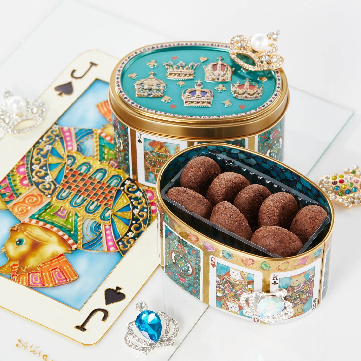 ネコのトランプ缶」宝石煌めく“王冠マグネット”付きクッキー缶、青山